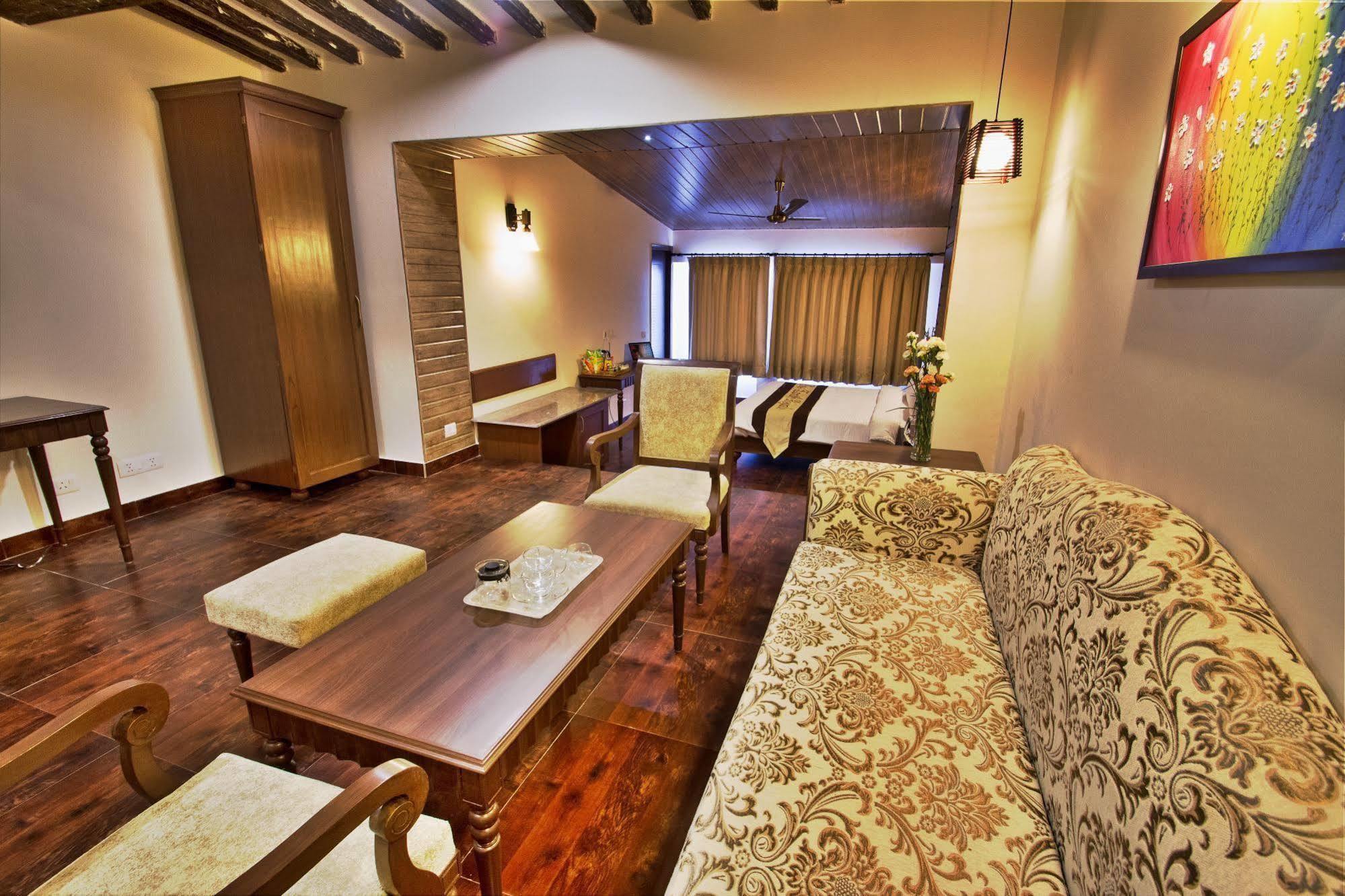 One Earth Royale Boutique Hotel Mussoorie Exterior photo